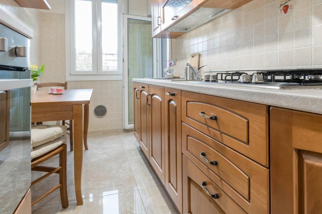 Altido Lovely Apt For 6 Located In Vibrant Gallaratese Мілан Екстер'єр фото